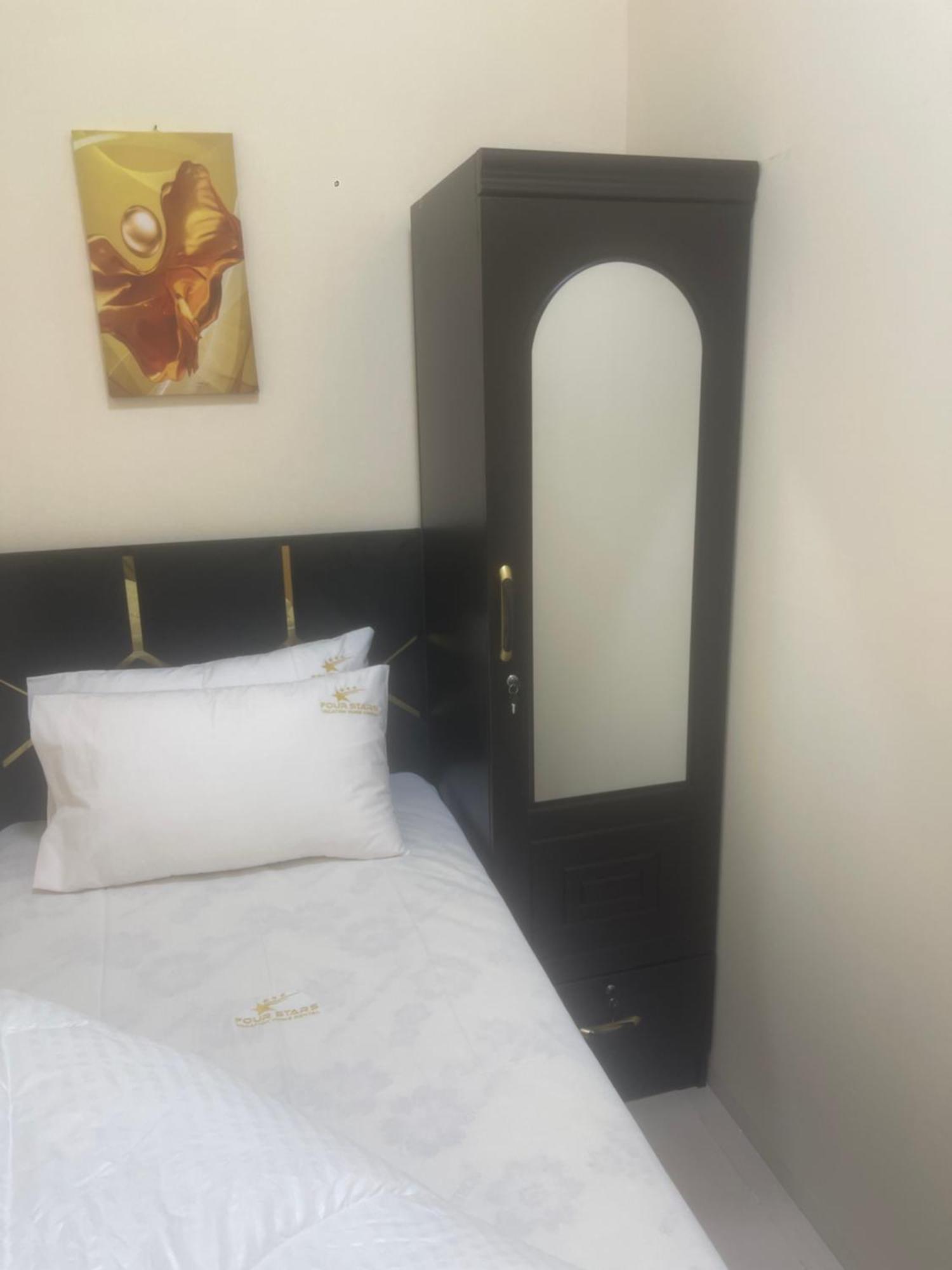 Four Stars Hostel Dubai Exterior photo